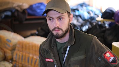 "Я чув, як мою родину розстрілюють росіяни". Історія волонтера з Херсонщини у Чернівцях