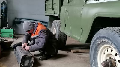 Енергетики Кіровоградщини ремонтують автомобілі на фронт