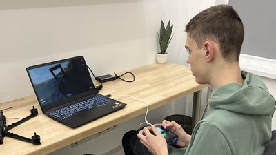 Процес навчання керування дроном в пілотній школі Одеси