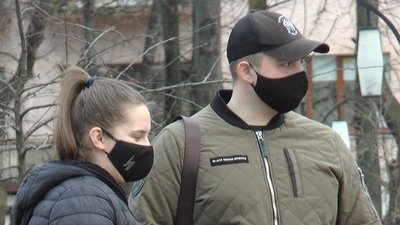 Кабмін заборонив перебувати без масок на вулицях. Що кажуть франківці Кабмін заборонив перебувати без масок на вулицях. Що кажуть франківці