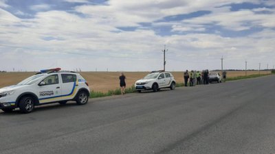 Під Одесою обстріляли автівку громадського діяча Дем'яна Ганула. Він заявив, що стріляв у відповідь Під Одесою обстріляли автівку громадського діяча Дем'яна Ганула. Він заявив, що стріляв у відповідь