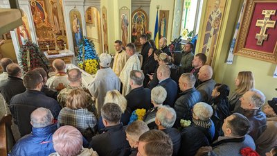 На Тернопільщині прощаються з бійцем, екснардепом Олегом Барною На Тернопільщині прощаються з бійцем, екснардепом Олегом Барною