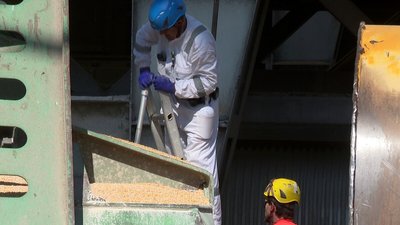 Балкер ROJEN дійшов до берегів Італії: розвантаження буде тривати 30 годин