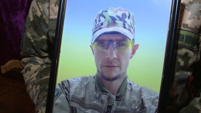 У Сумах попрощалися із загиблими на Донбасі Дмитром Богдановим та В’ячеславом Поповим У Сумах попрощалися із загиблими на Донбасі Дмитром Богдановим та В’ячеславом Поповим