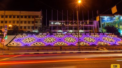 У Чернівцях зроблять підсвітку ратуші, квіткового годинника та колон у парку Шевченка У Чернівцях зроблять підсвітку ратуші, квіткового годинника та колон у парку Шевченка
