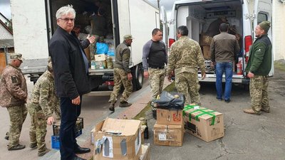 Понад 35 тонн гуманітарного вантажу передали жителям Харківщини Вільшанська та Чуднівська громади Житомирщини Понад 35 тонн гуманітарного вантажу передали жителям Харківщини Вільшанська та Чуднівська громади Житомирщини
