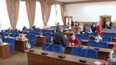 Завершили з восьмої спроби: у Херсоні депутати міської ради місяць проводили сесію