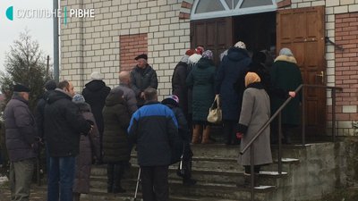 Церковні війни на Рівненщині: парафіяни приїхали до поліції