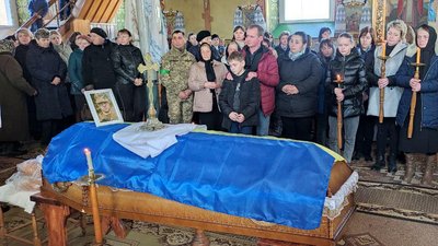 На Львівщині попрощалися з двома воїнами, які загинули у російсько-українській війні На Львівщині попрощалися з двома воїнами, які загинули у російсько-українській війні