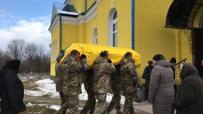 На Тернопільщині попрощалися з бійцем Андрієм Філиком На Тернопільщині попрощалися з бійцем Андрієм Філиком
