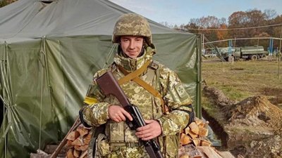 Мати загиблого під Соледаром українського військового передала три FPV-дрони прикордонникам Мати загиблого під Соледаром українського військового передала три FPV-дрони прикордонникам
