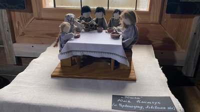 Виставка "Ляльки для ненароджених" Виставка "Ляльки для ненароджених"