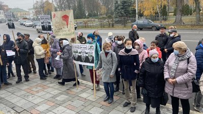У Полтаві жителі багатоповерхівки влаштували пікет