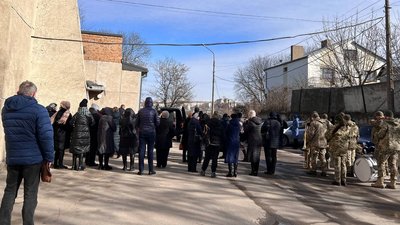 У Тернополі попрощалися із загиблим бійцем Василем Огірком У Тернополі попрощалися із загиблим бійцем Василем Огірком