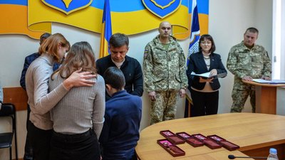 Нагороди посмертно – в Житомирі рідним загиблих військових вручили ордени Нагороди посмертно – в Житомирі рідним загиблих військових вручили ордени
