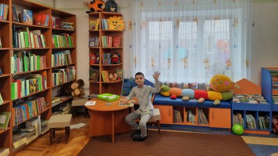 Дмитро приїхав із сім'єю з Києва Дмитро приїхав із сім'єю з Києва