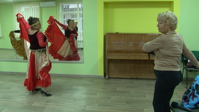 Понад 70 років живе танцями: черкащанка нині викладає хореографію для пенсіонерів Понад 70 років живе танцями: черкащанка нині викладає хореографію для пенсіонерів