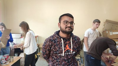 "Зігрій захисників теплом": у Тернополі студенти-медики виготовляють окопні свічки "Зігрій захисників теплом": у Тернополі студенти-медики виготовляють окопні свічки