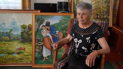 77-річна пані Віра малює все життя