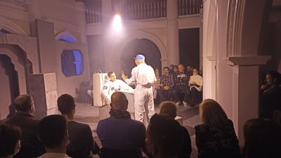 У Дніпрі відбулась прем’єра вистави «Газлайтери» У Дніпрі відбулась прем’єра вистави «Газлайтери»