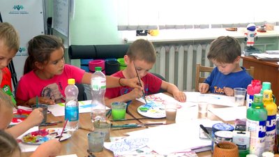 У Вінниці для дітей-переселенців та військовослужбовців проводять казко- й арттерапію У Вінниці для дітей-переселенців та військовослужбовців проводять казко- й арттерапію