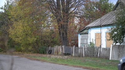 Богданівка, прифронтове село, покинутий будинок
