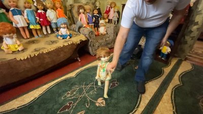 "Мої іграшки мені, як діти, дорогі": у Прилуках чоловік збирає та реставрує ляльок "Мої іграшки мені, як діти, дорогі": у Прилуках чоловік збирає та реставрує ляльок