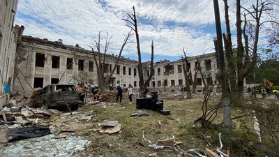 Наслідки ракетного обстрілу у Вінниці — фоторепортаж Наслідки ракетного обстрілу у Вінниці — фоторепортаж