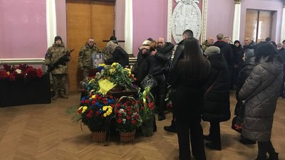 "Він завжди був за правду, за свободу" — у Сумах поховали військового Євгенія Маркарова "Він завжди був за правду, за свободу" — у Сумах поховали військового Євгенія Маркарова
