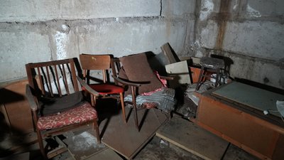 Стан підвалу, котрий містяни використовують як укриття, Миколаїв, 22 травня 2025 року Стан підвалу, котрий містяни використовують як укриття, Миколаїв, 22 травня 2025 року