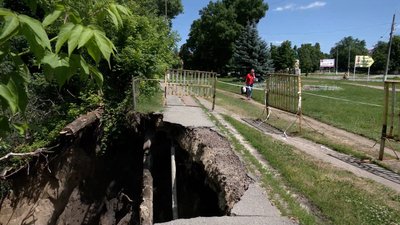 Роблять заміри та вивчають документацію: у Новгороді-Сіверському почала працювати комісія з усунення провалля