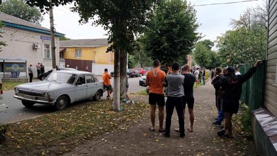 У Новгороді-Сіверському начальники поліції вимагали з підприємців гроші та побили їх У Новгороді-Сіверському начальники поліції вимагали з підприємців гроші та побили їх