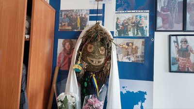 "Люди йдуть, приносять — дідусі, бабусі, жінки". У Сумах волонтерський рух "Ми тут" збирає допомогу для армії "Люди йдуть, приносять — дідусі, бабусі, жінки". У Сумах волонтерський рух "Ми тут" збирає допомогу для армії