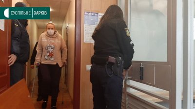 "Відчуває біль": підозрювана у пожежі в харківському пансіонаті пересувається на милицях "Відчуває біль": підозрювана у пожежі в харківському пансіонаті пересувається на милицях
