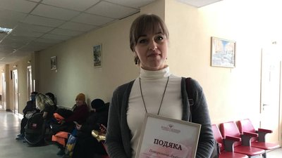 У Тернополі художники передали картини на підтримку онкохворих