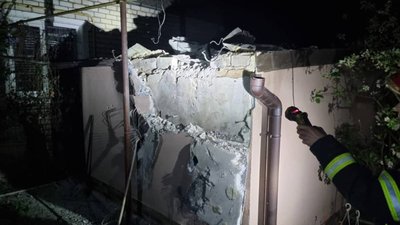 Обстріли Миколаєва. Рятувальники обстежили будинки