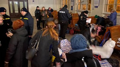 Переселенці, евакуаційний потяг, Донбас, Бердичів
