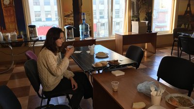 "Життя доведеться починати заново" — евакуйовані з Маріуполя приїхали на Тернопільщину "Життя доведеться починати заново" — евакуйовані з Маріуполя приїхали на Тернопільщину