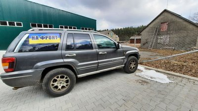 Волонтери з Тернопільщини передають автомобілі військовим Волонтери з Тернопільщини передають автомобілі військовим