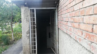 Вхід до підвального приміщення