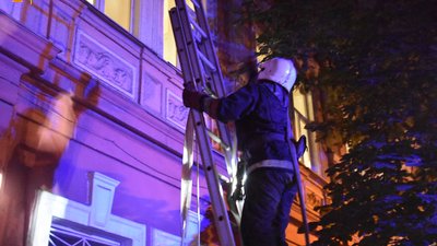 В Одесі горіла триповерхівка: евакуювали 10 людей