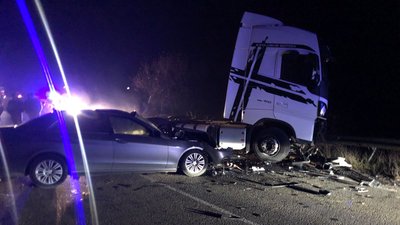 На Закарпатті легковий автомобіль зіткнувся з вантажівкою. Є загиблий
