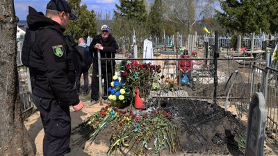 Могила захисника Максима Ткаченка у Змієві, 13 квітня 2026 року Могила захисника Максима Ткаченка у Змієві, 13 квітня 2026 року
