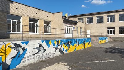 Волинська художниця перетворила сільську школу на мистецький простір