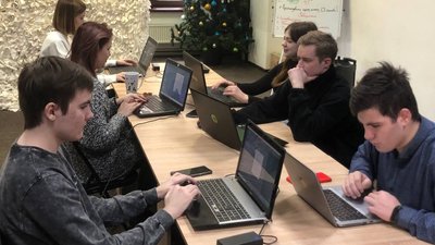 Команда дніпровських волонтерів допомогла заблокувати понад тисячу каналів з російською пропагандою