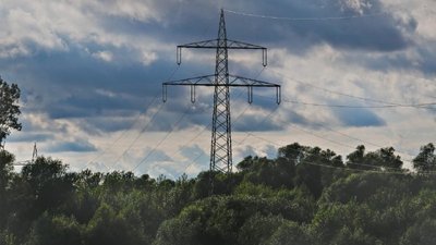 Через зливу та вітер без електроенергії на Кіровоградщині залишились понад тисяча споживачів