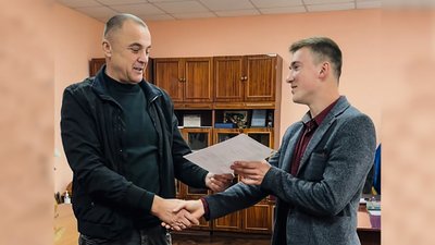 В Онуфріївській громаді на Кіровоградщині вручили ордер на квартиру переселенцю