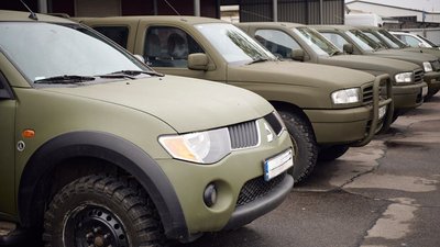 Черкаси передали 12 автівок захисникам Черкаси передали 12 автівок захисникам