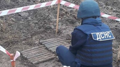 На шляху "Північного обходу Рівного" знайшли десятки артснарядів На шляху "Північного обходу Рівного" знайшли десятки артснарядів
