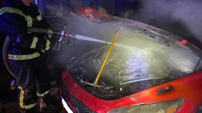 У Запоріжжі сталась пожежа: горіла автівка У Запоріжжі сталась пожежа: горіла автівка